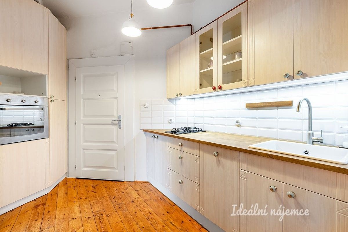 Pronájem byt 2+1 - Na Jezerce, Praha, 49 m²