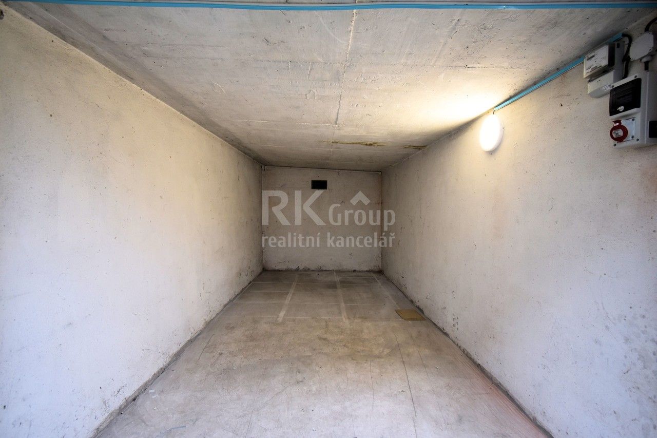 Pronájem garáž - Kapitulská, Praha, 21 m²