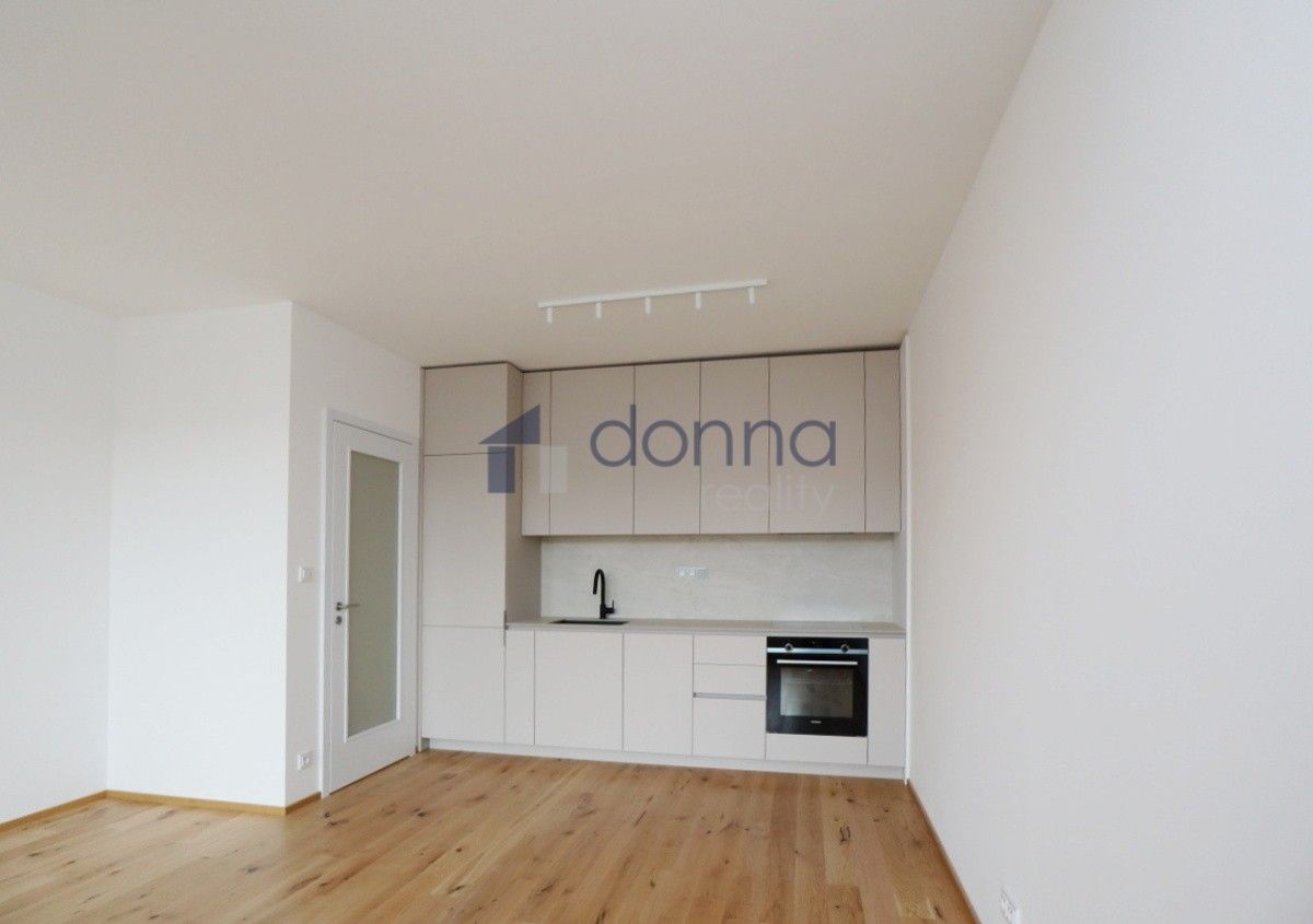 Pronájem byt 2+kk - Závišova, Praha, 54 m²