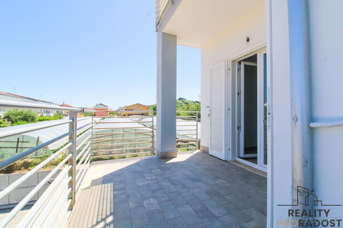 Byty, 987 66, Zahraničí