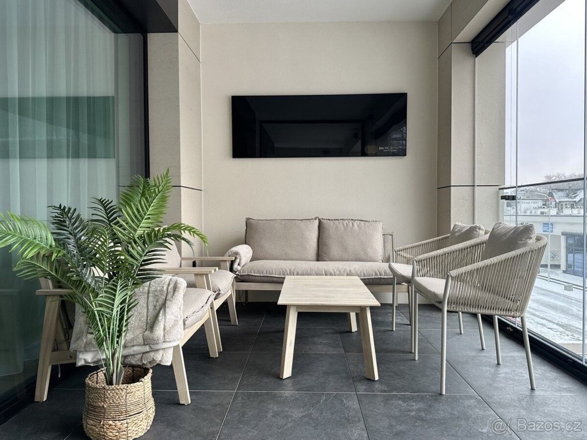 Byty, 987 66, Zahraničí