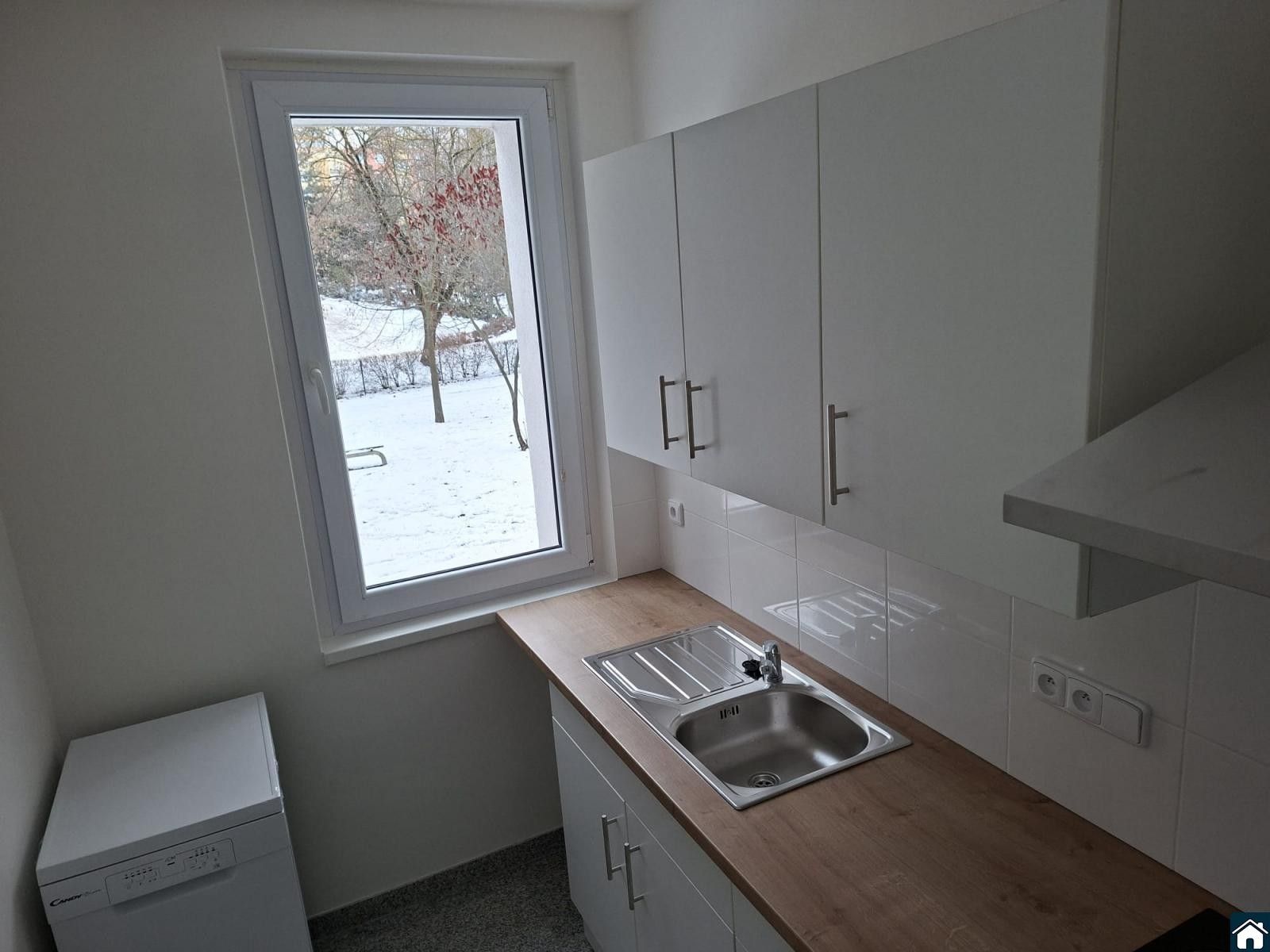Pronájem byt 2+1 - Vratimovská, Praha, 50 m²