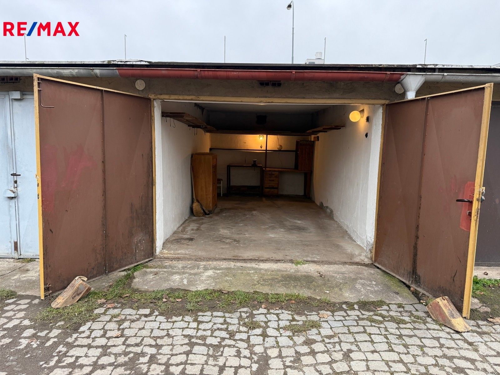 Prodej garáž - Hradec Králové, 18 m²