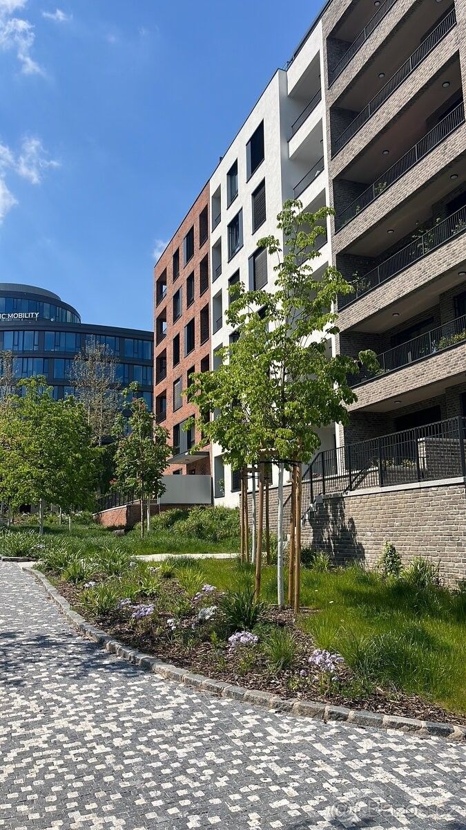 Garáže, Praha, 158 00