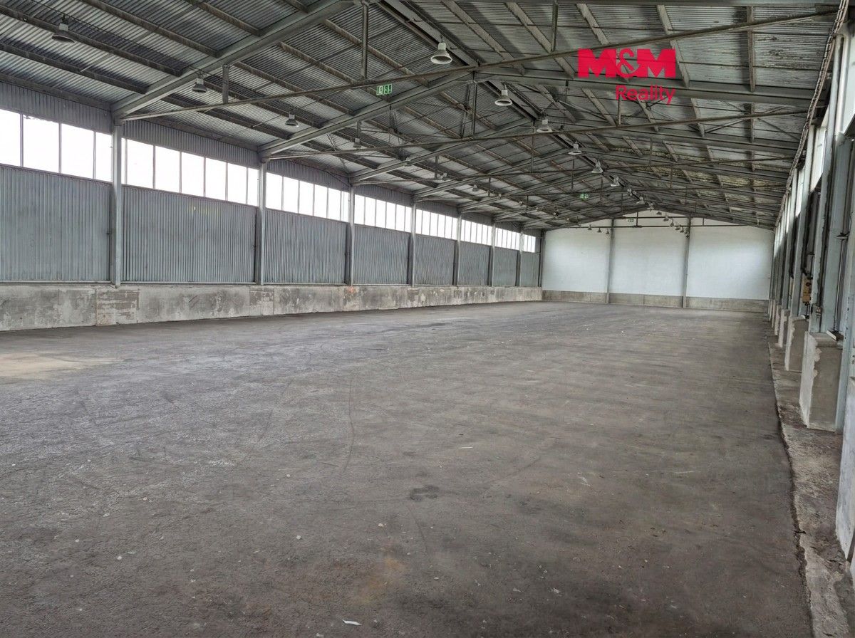 Sklady, Osík, 940 m²