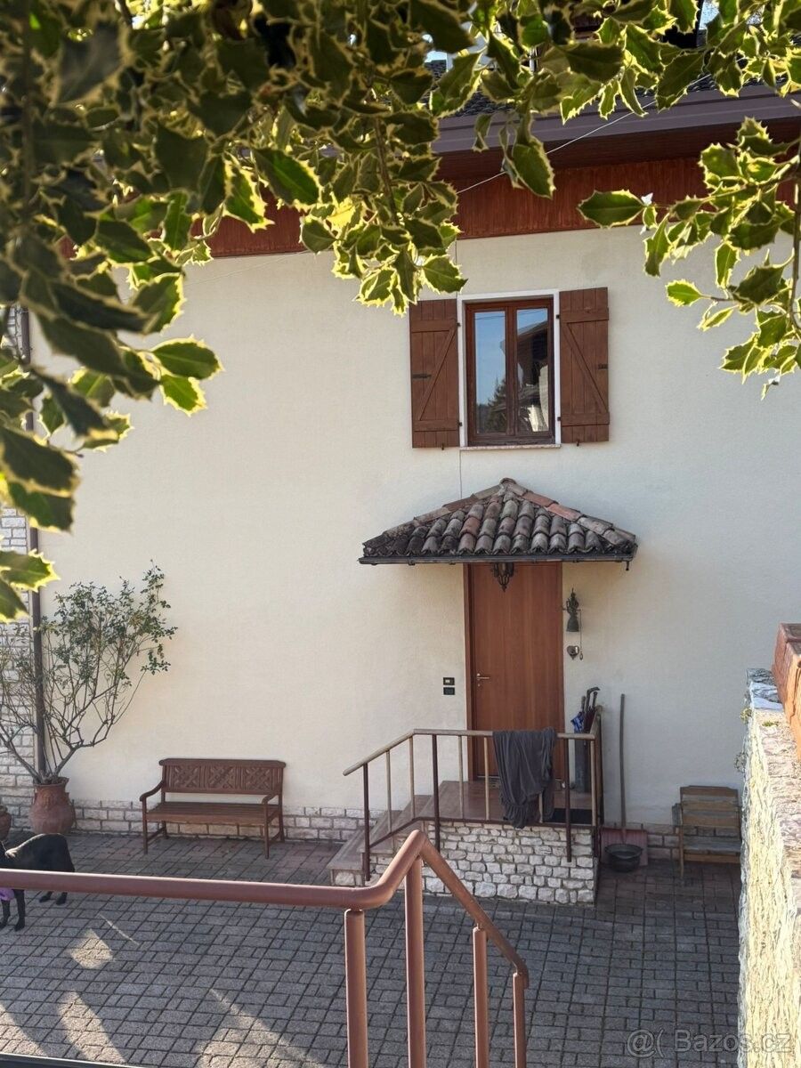 Prodej rodinný dům - 987 66, Zahraničí