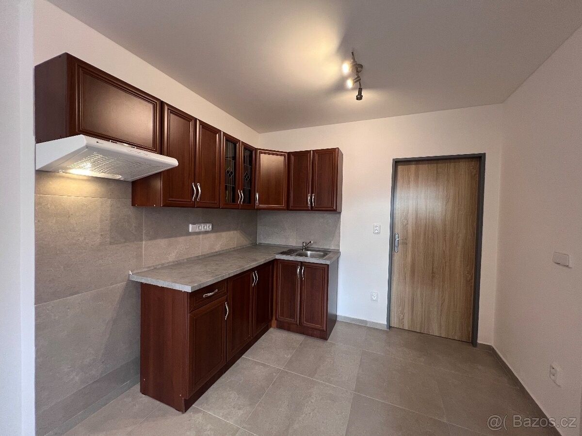 Pronájem byt - Hořesedly, 270 04