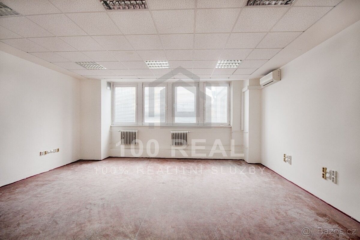 Pronájem kancelář - Hradec Králové, 500 02, 17 m²