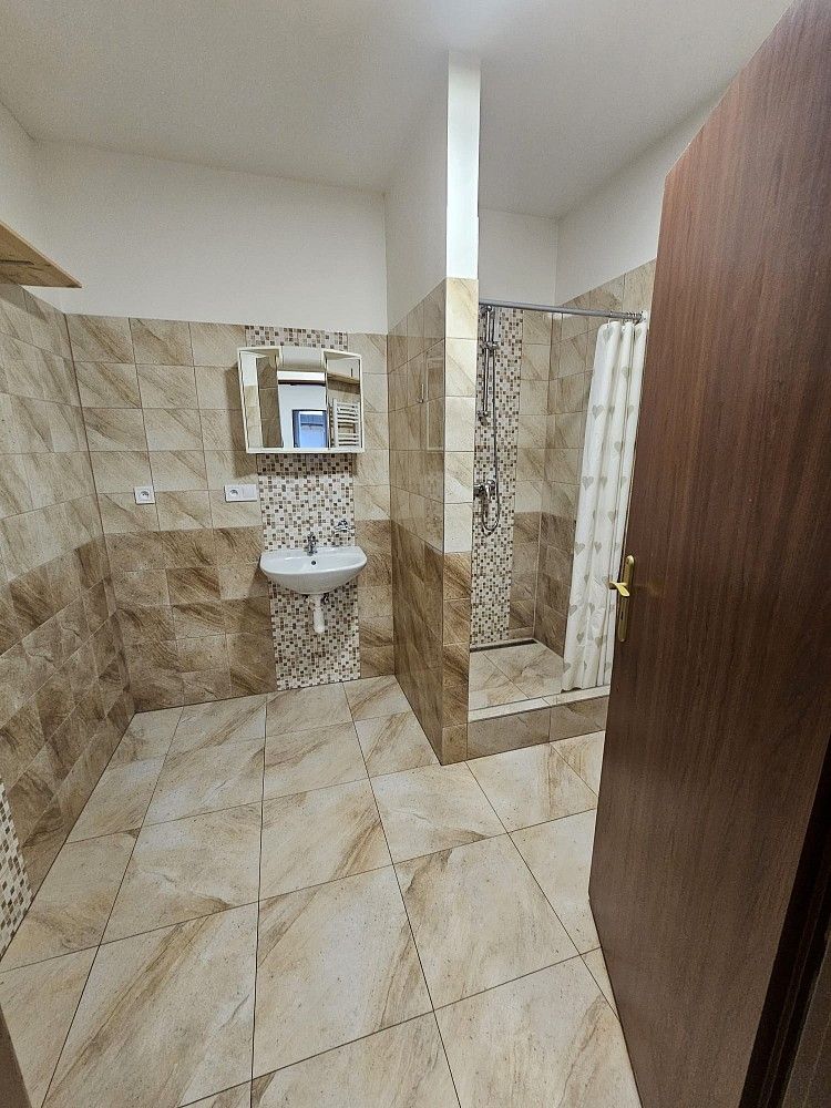 Pronájem byt 2+kk - Pod plynojemem, Praha 8 - Libeň, 61 m² - 5