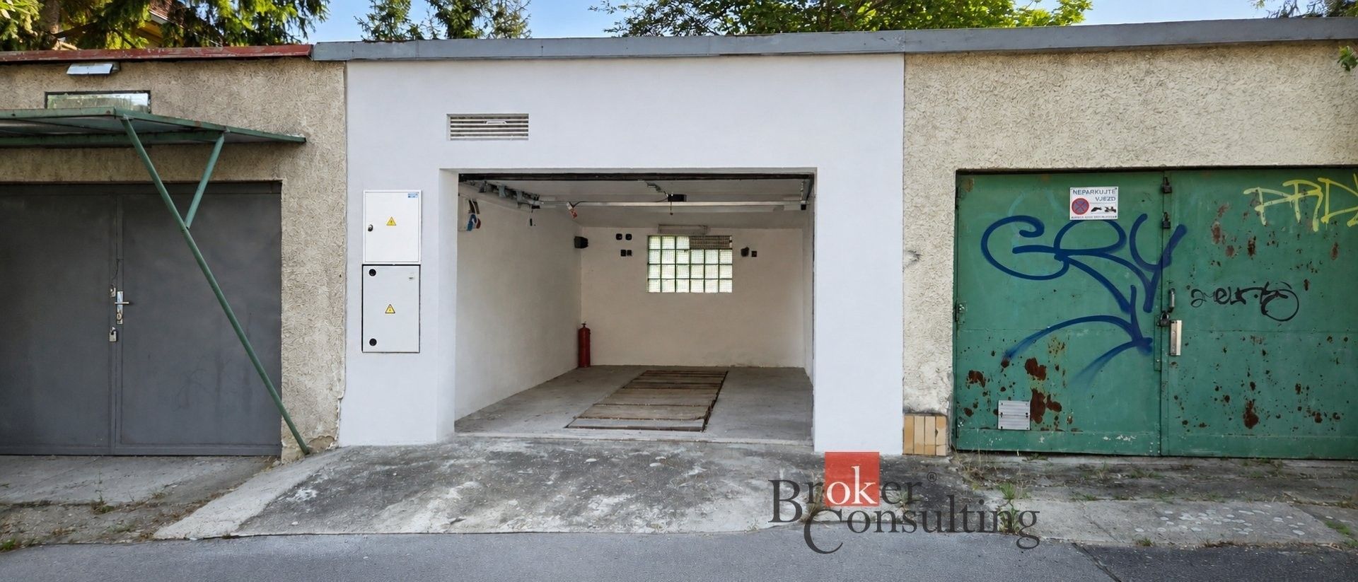 Prodej garáž - Pod Krčským lesem 760, Praha Krč, 25 m² - 2