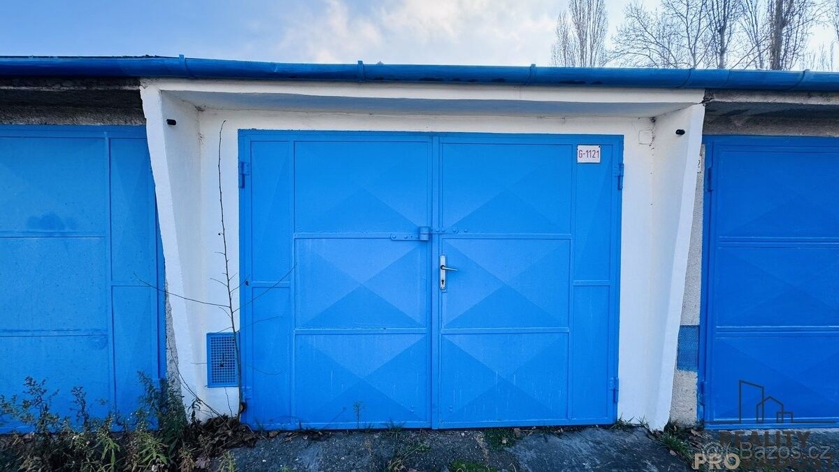 Garáže, Hodonín, 695 01