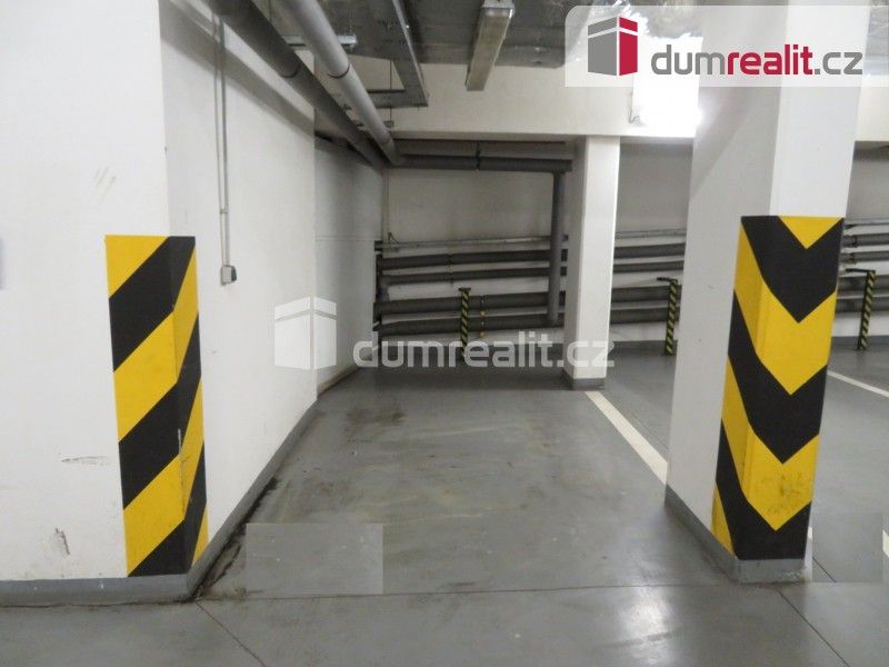Garáže, V Zeleném údolí 1378, Praha Kunratice, 15 m² - 2