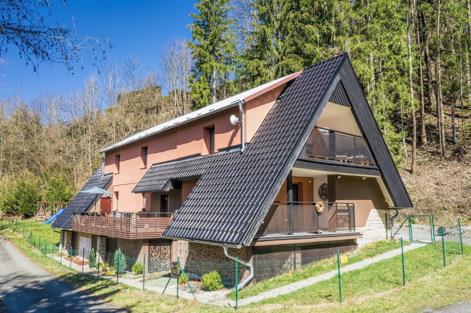 Ubytovací zařízení, Karolinka, okres Vsetín, Zlínský kraj, 300 m² - 1