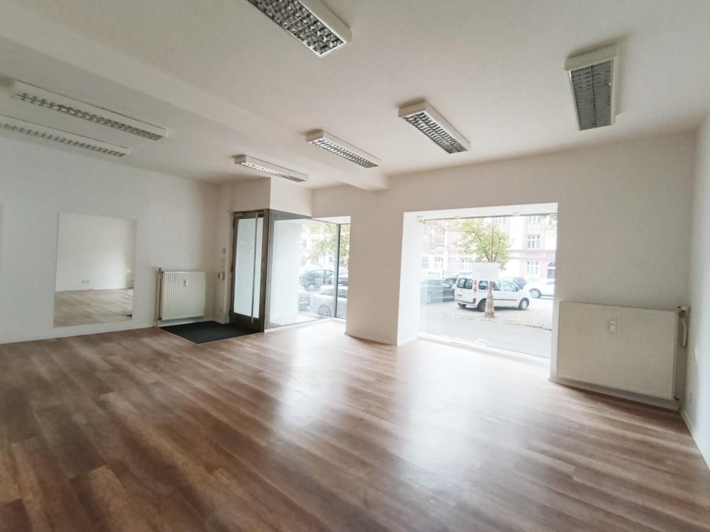 Pronájem obchodní prostory - třída Karla IV. 612, Hradec Králové, 90 m² - 2