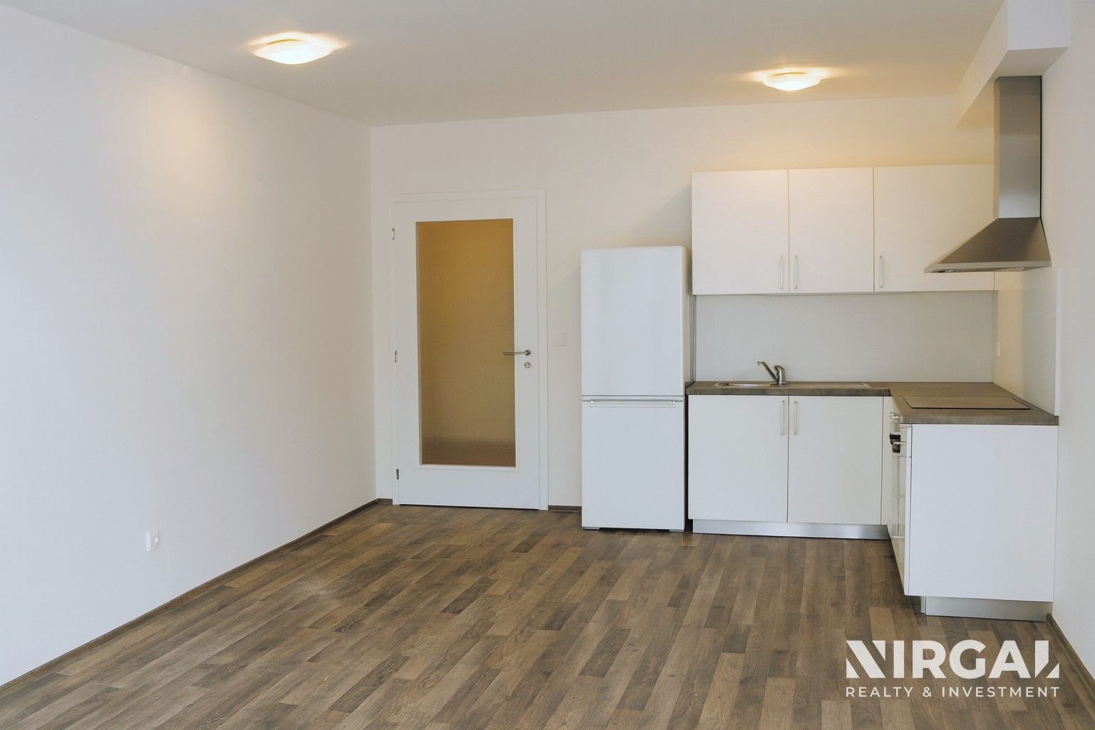 Pronájem byt 1+kk - Zvěřinova, Praha, 39 m²