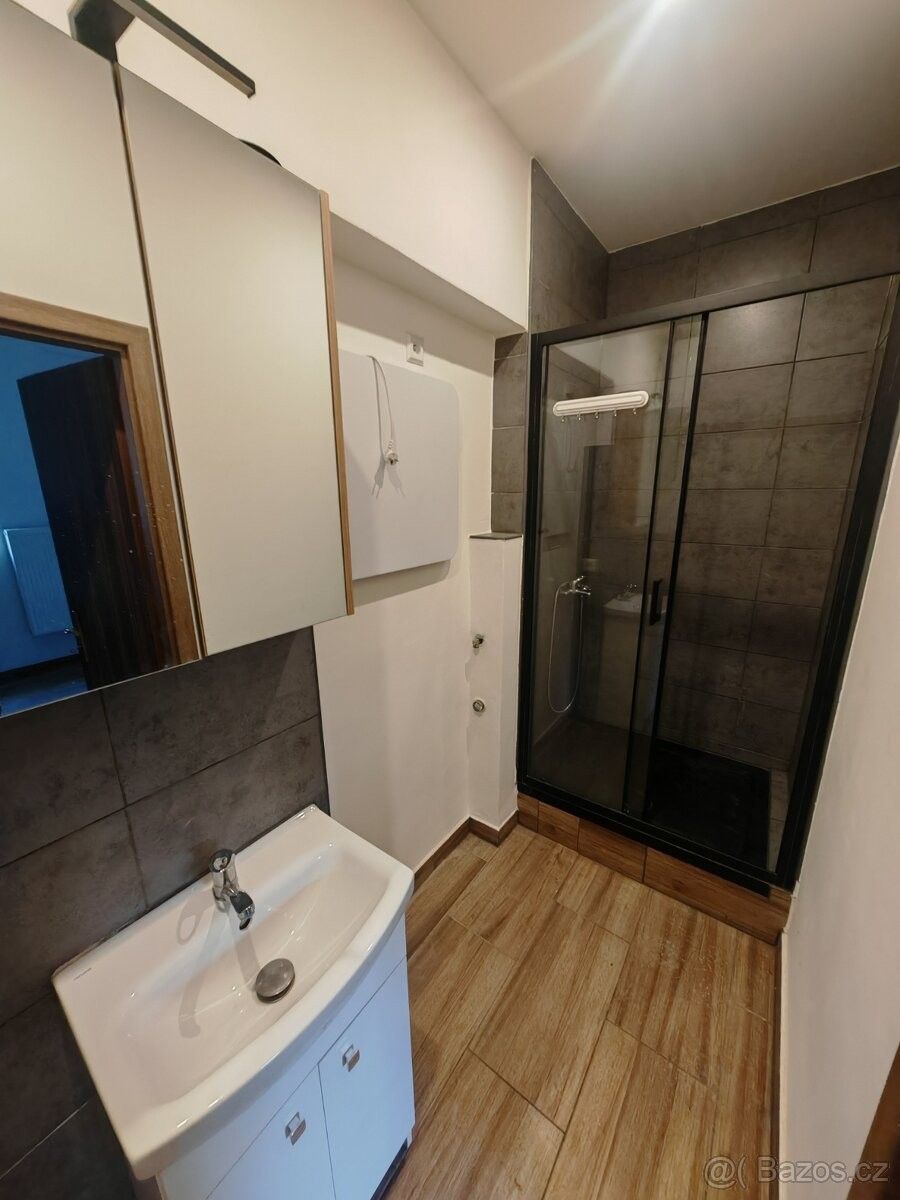 Byty, Karlovy Vary, 360 05