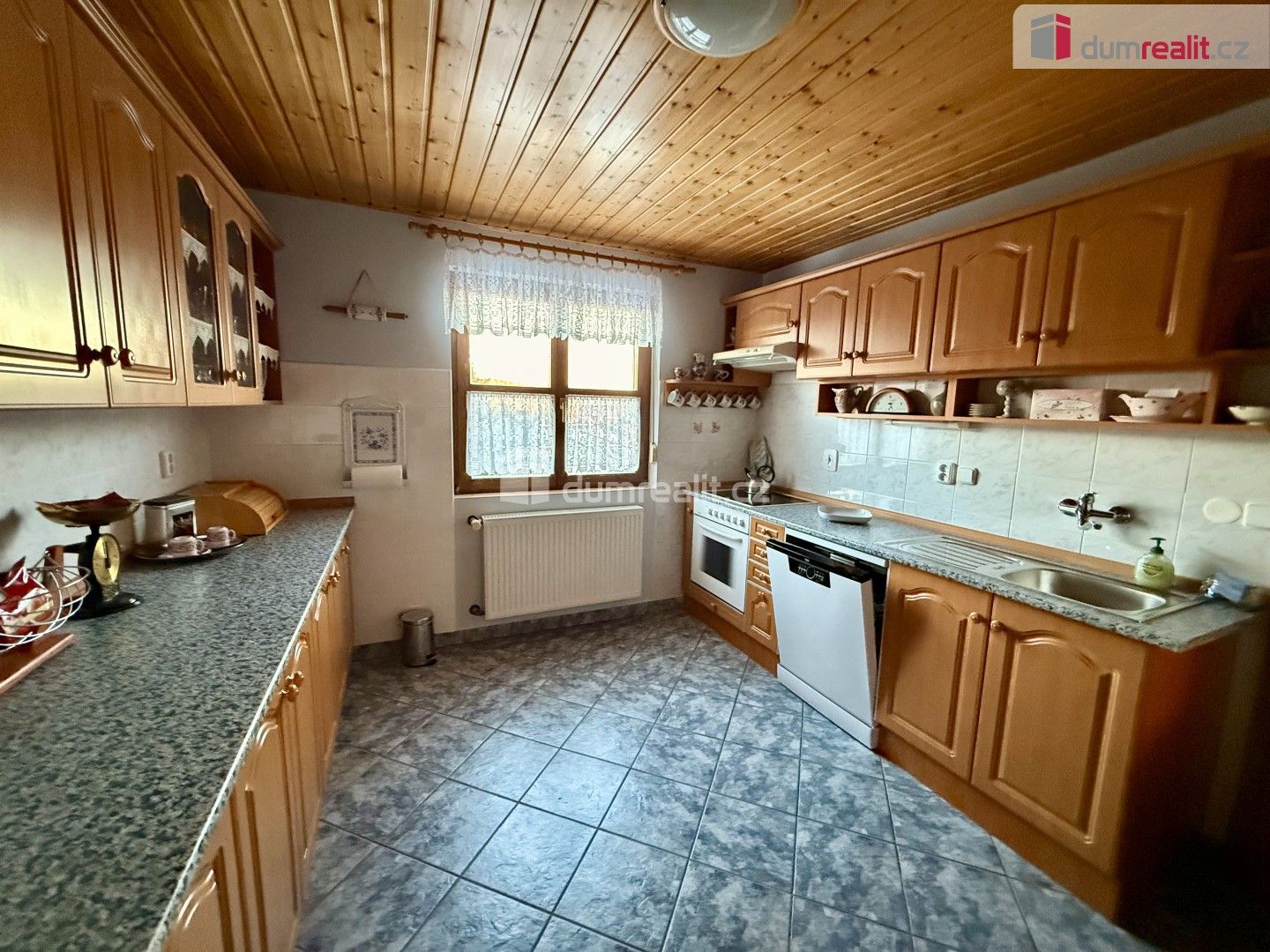 Pronájem byt 3+1 - Na Stráni, Valy, 120 m²