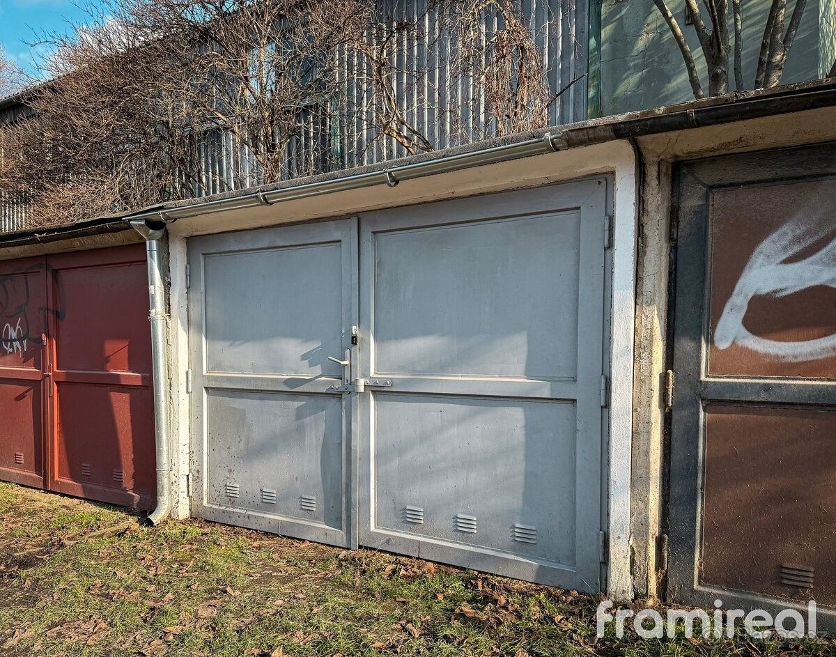 Garáže, Brno, 612 00