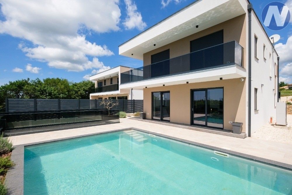 Rodinné domy, 987 66, Zahraničí