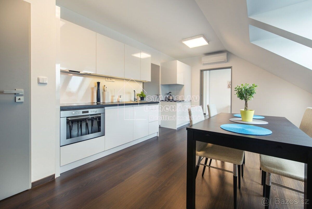 Pronájem byt - Praha, 182 00