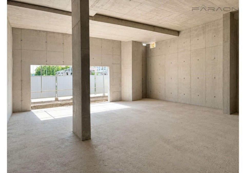 Obchodní prostory · 95 m² · Průběžná, Praha - 4