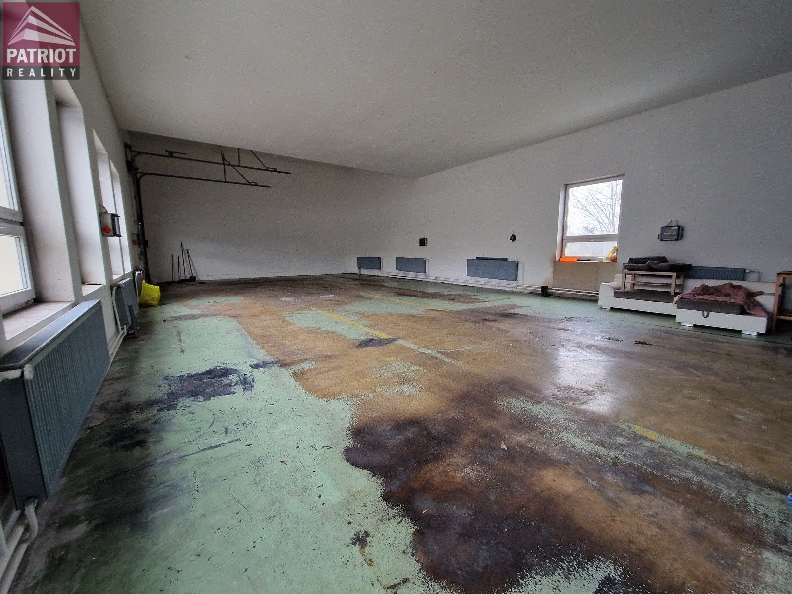 Pronájem výrobní prostory - U Romzy, Olomouc, 300 m²