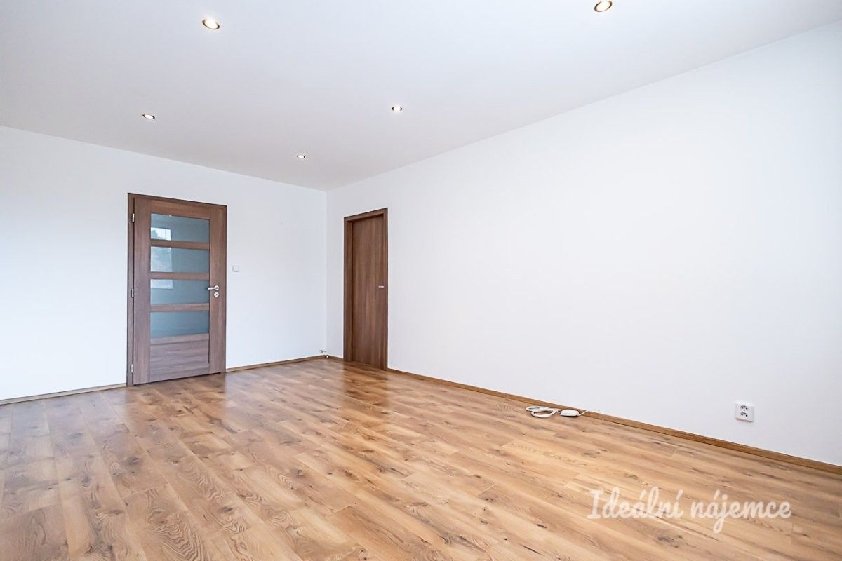 Pronájem byt 4+1 - Kovanecká, Praha, 87 m²