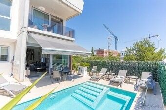 Prodej rodinný dům - 987 66, Zahraničí