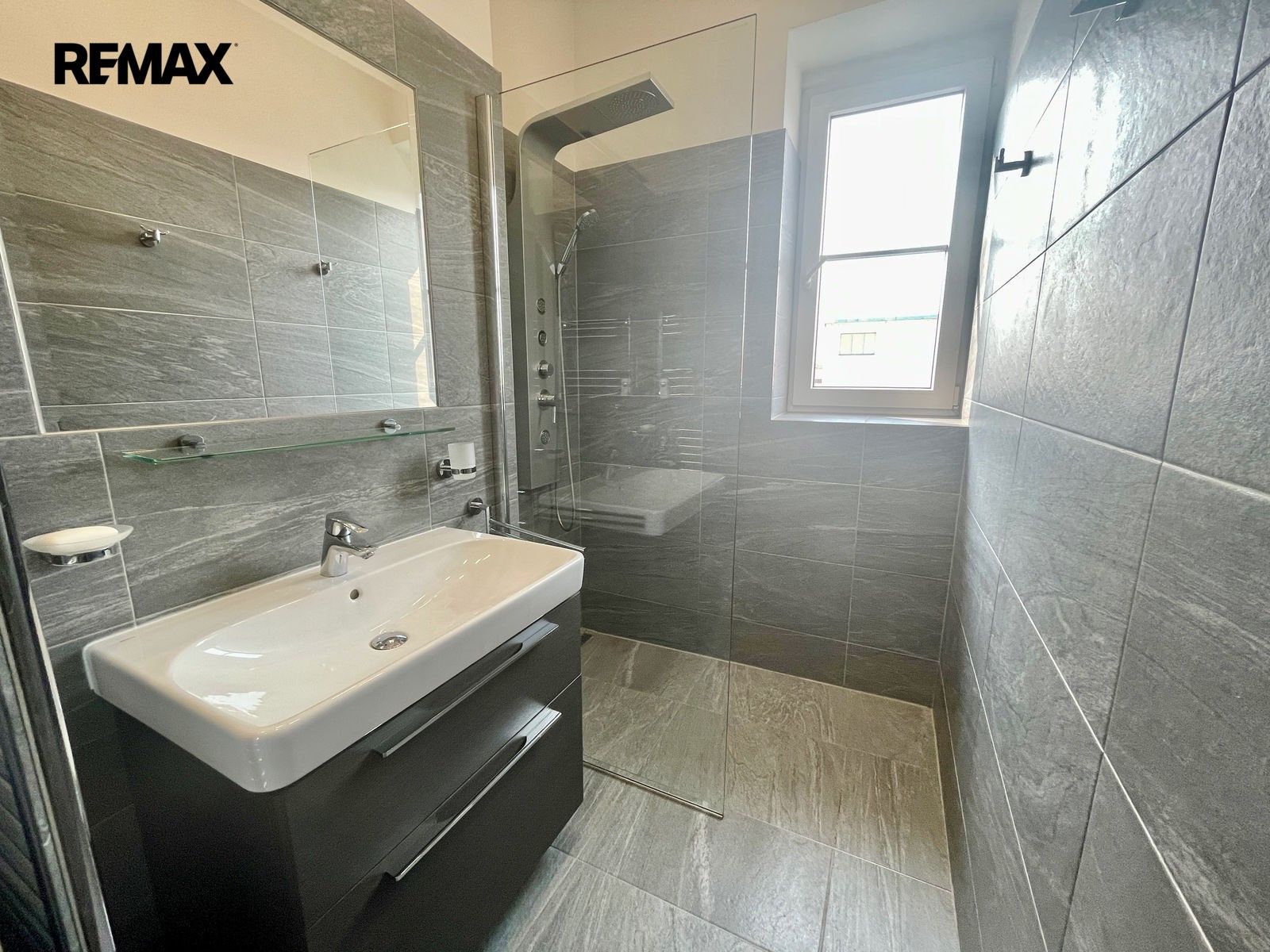 Pronájem byt 2+kk - Na Veselí 1342, Praha Nusle, 51 m² - 5