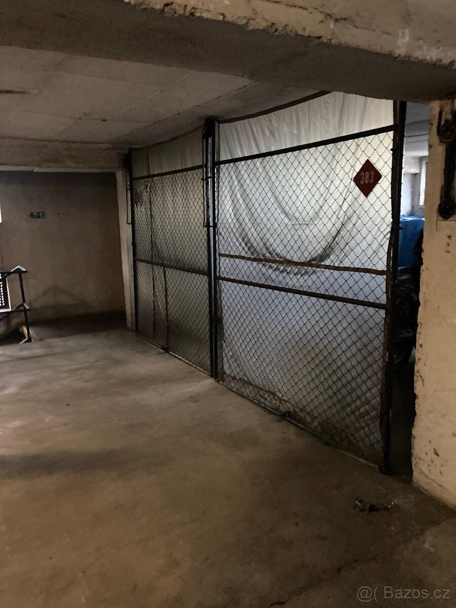 Garáže, Plzeň, 301 00