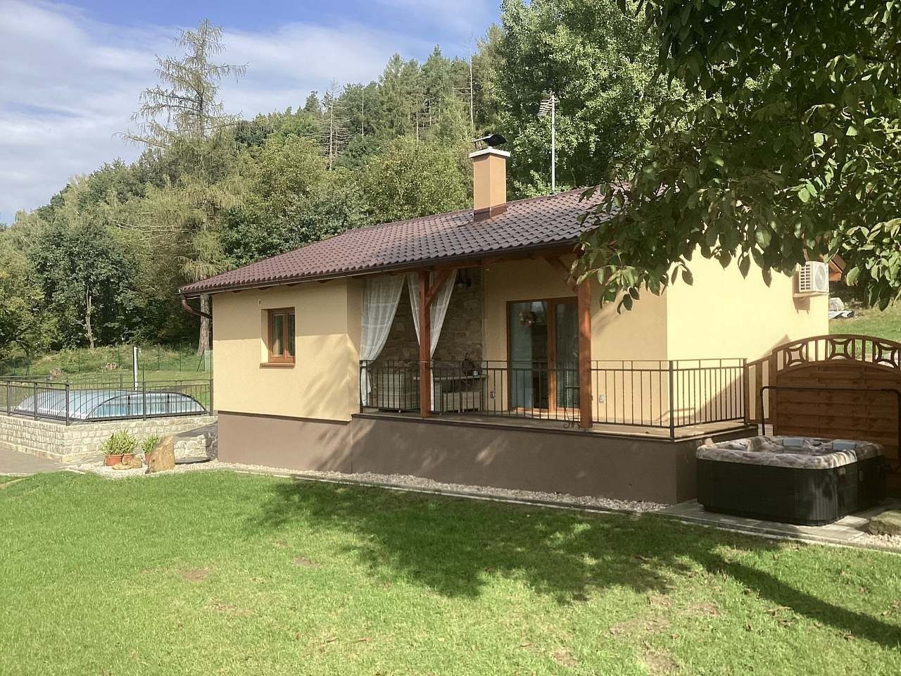 Chaty, Mírová pod Kozákovem - Sekerkovy Loučky, Liberecký kraj - 1