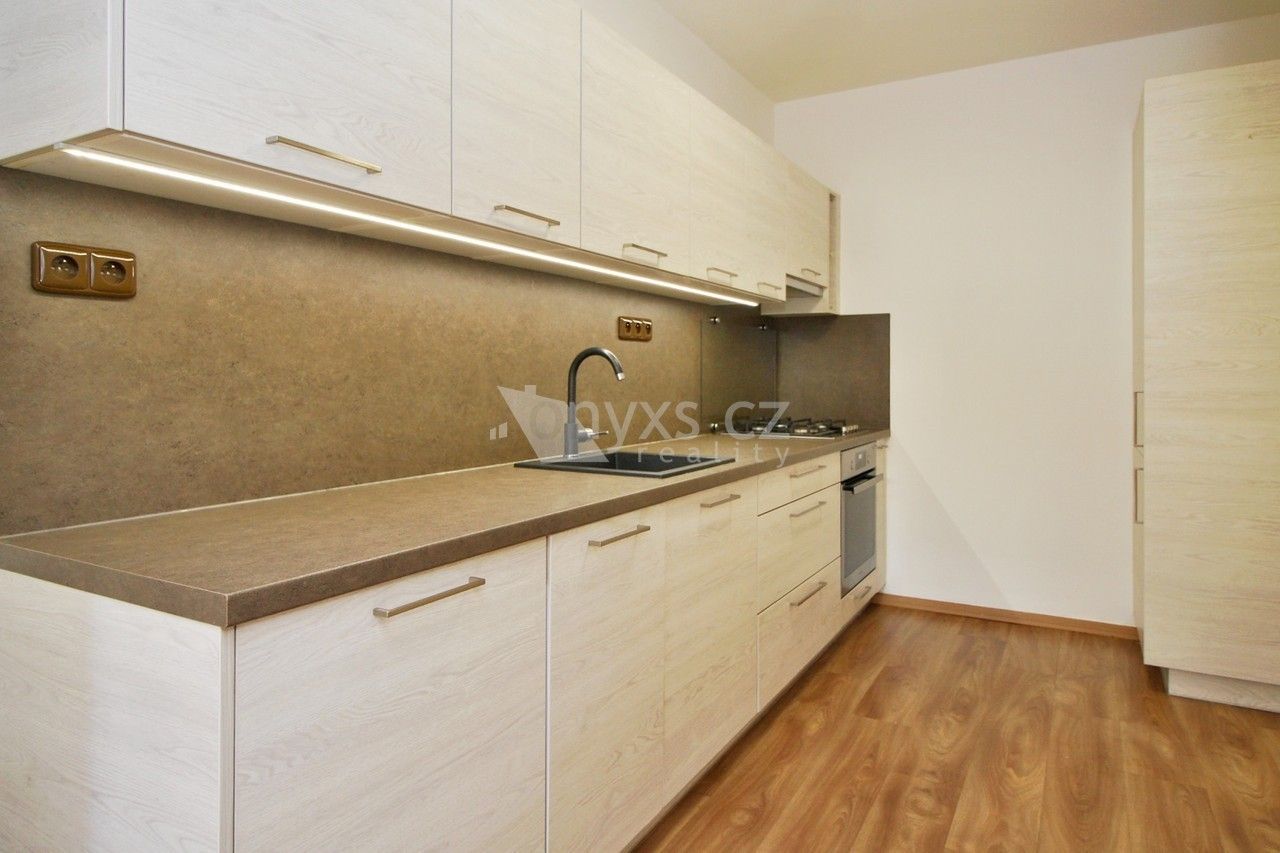 3+kk, Jažlovická, Praha, 66 m²