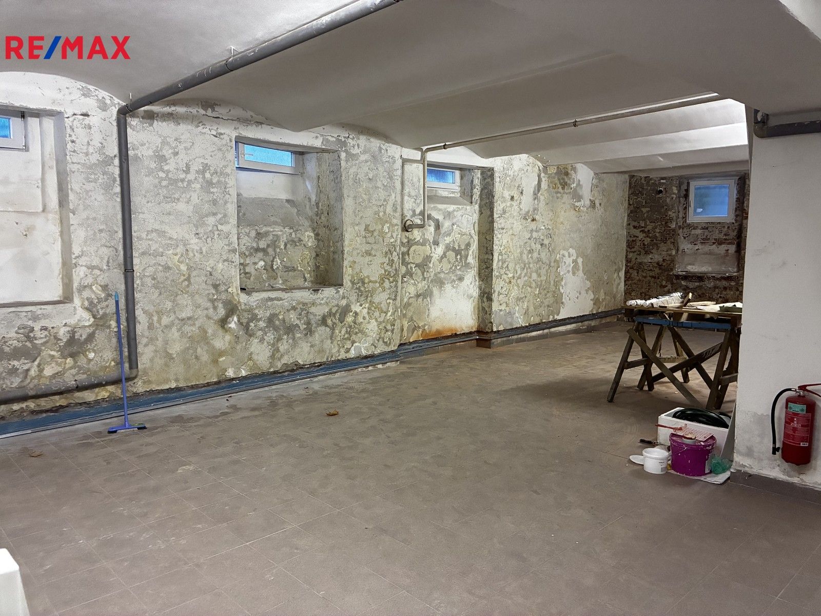 Pronájem sklad - Moravská, Karlovy Vary, 75 m²