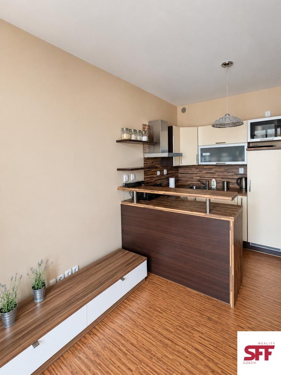 Pronájem byt 1+kk - Jana Přibíka, Praha, 35 m² - 5