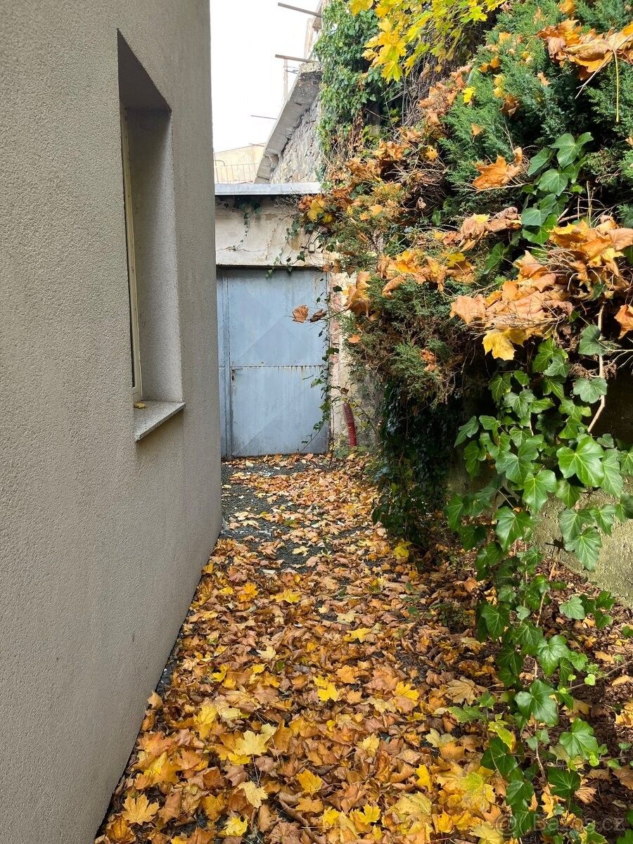 Garáže, Fulnek, 742 45