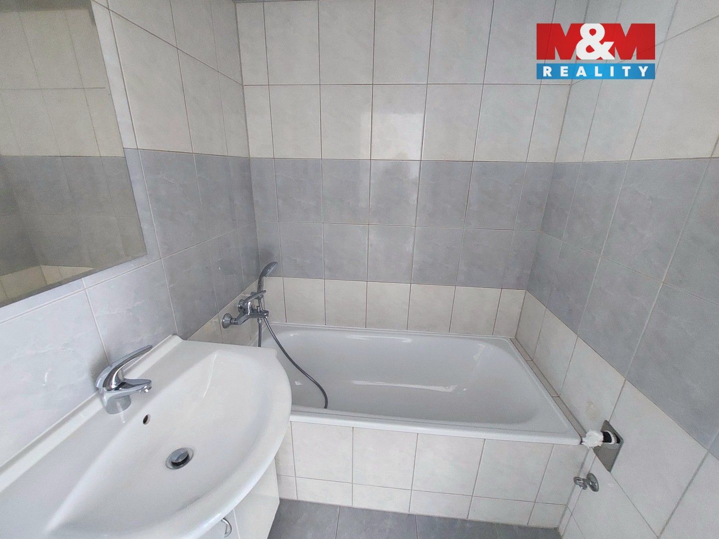 Pronájem byt 1+1 - Májová, Ostrov, 36 m²