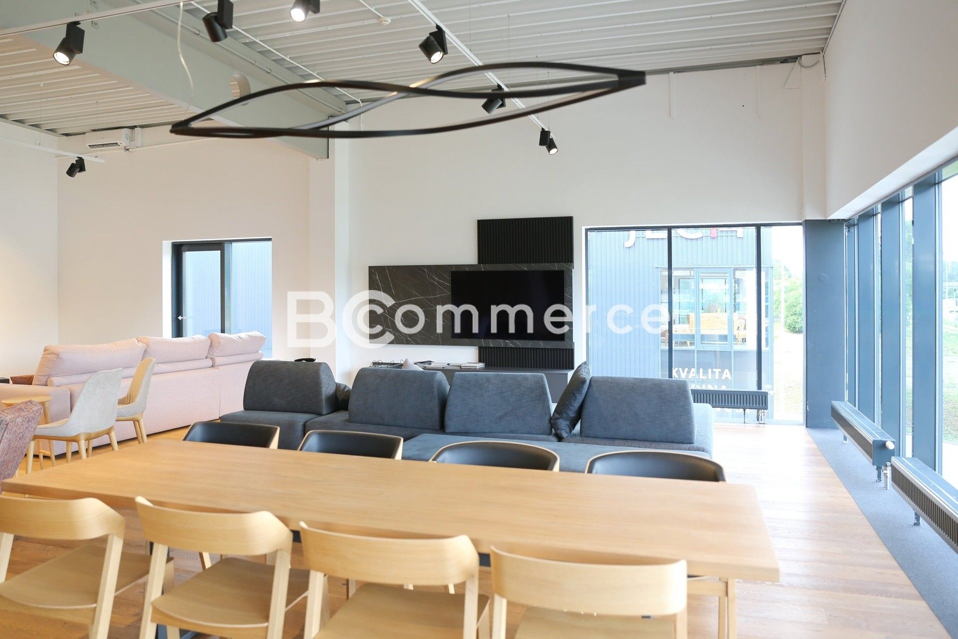 Pronájem obchodní prostory - Brno, 211 m²