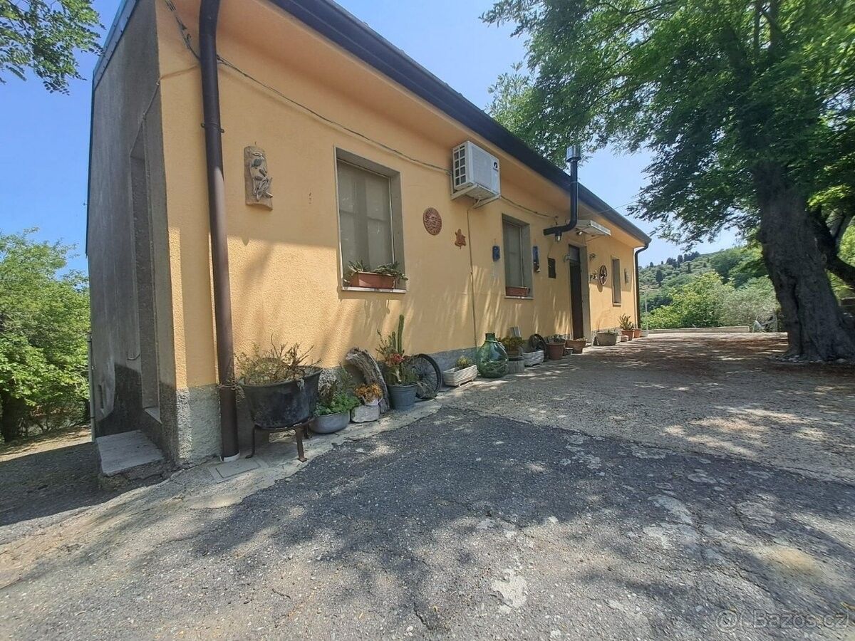 Rodinné domy, 987 66, Zahraničí