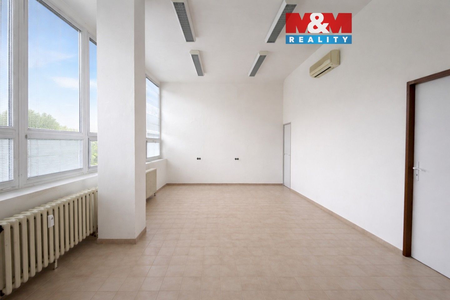 Pronájem obchodní prostory - Školní, Louny, 74 m²