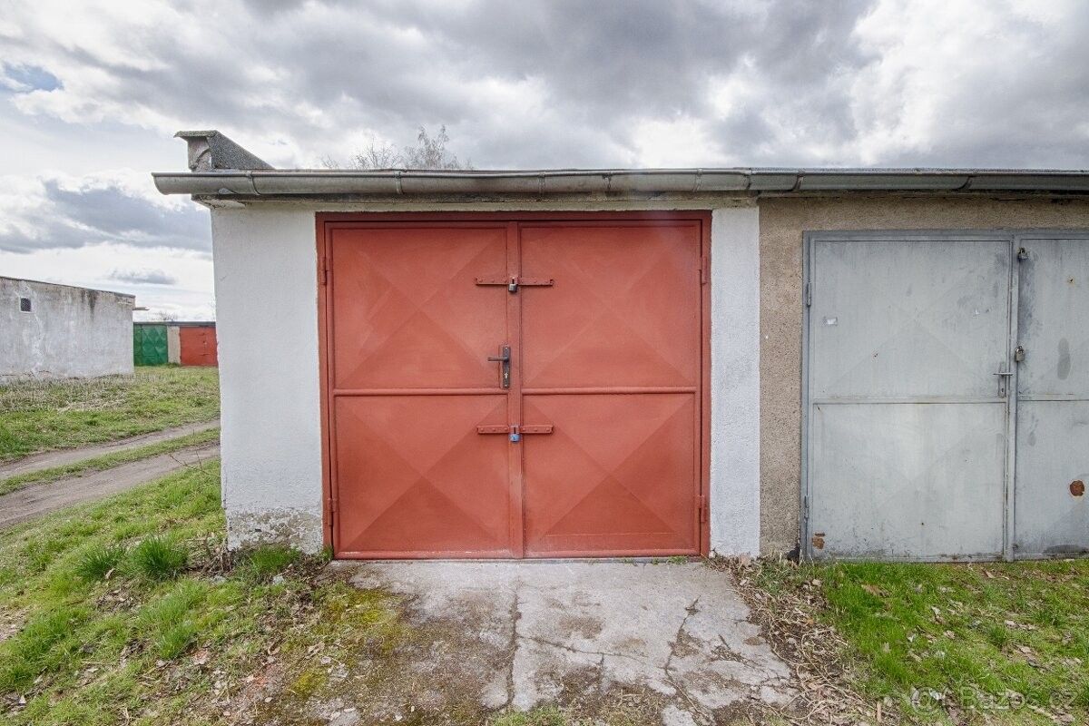 Garáže, Pardubice, 530 06