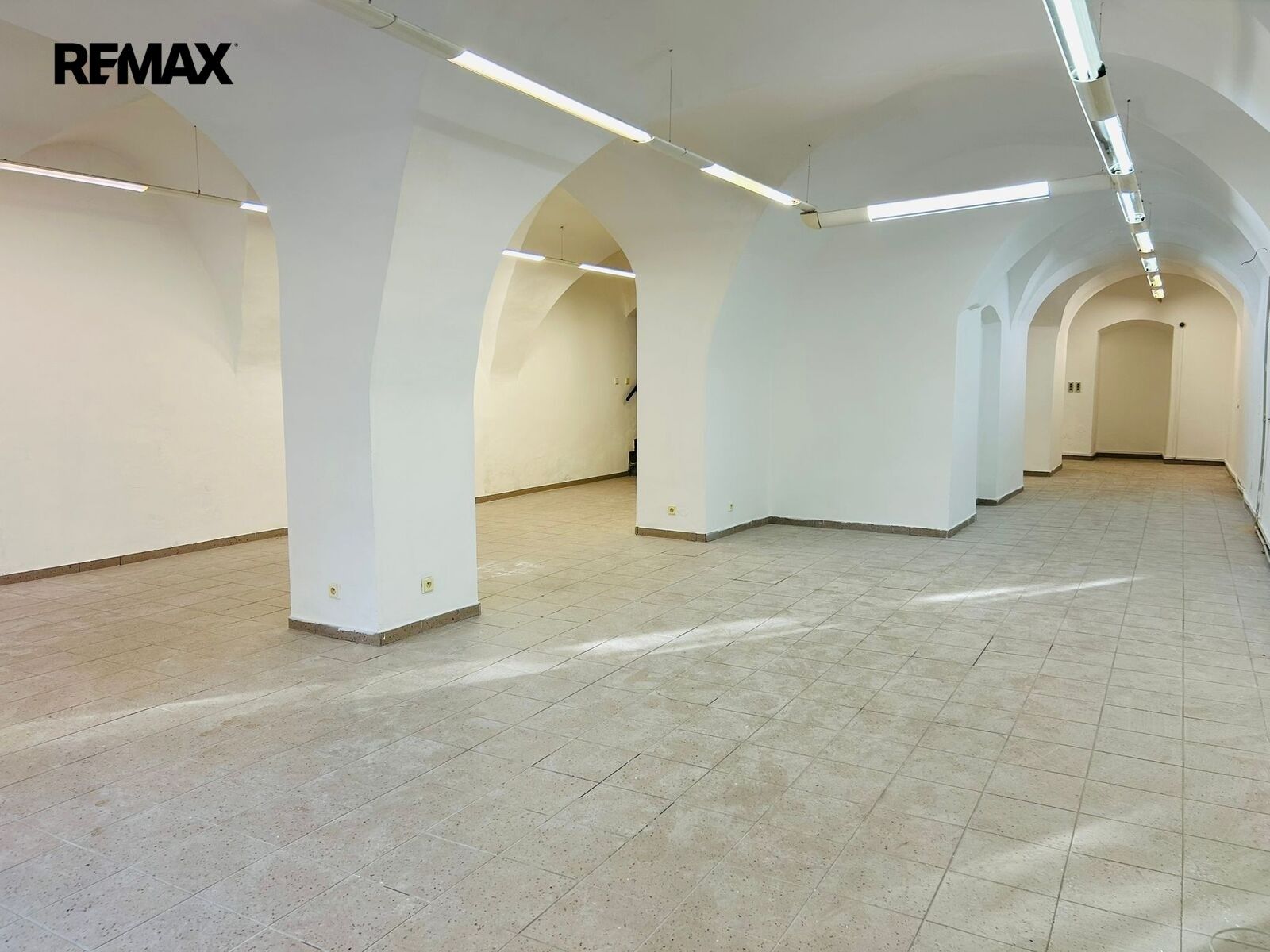 Pronájem obchodní prostory - Masarykovo náměstí 1211, Jihlava, 300 m² - 5
