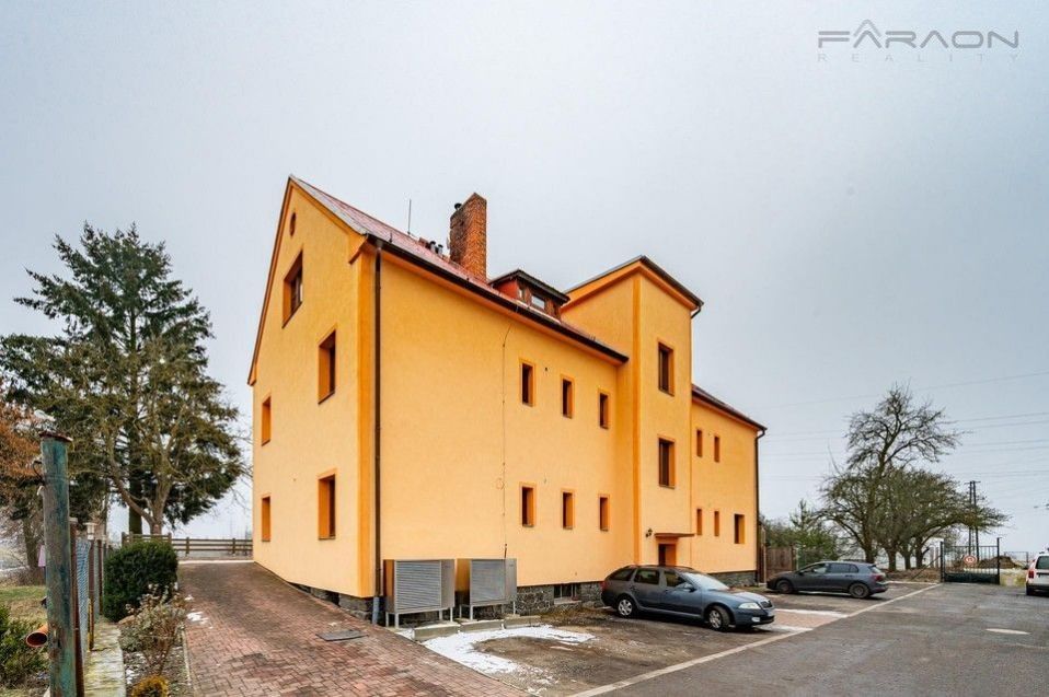 Ostatní, Lety, 550 m²