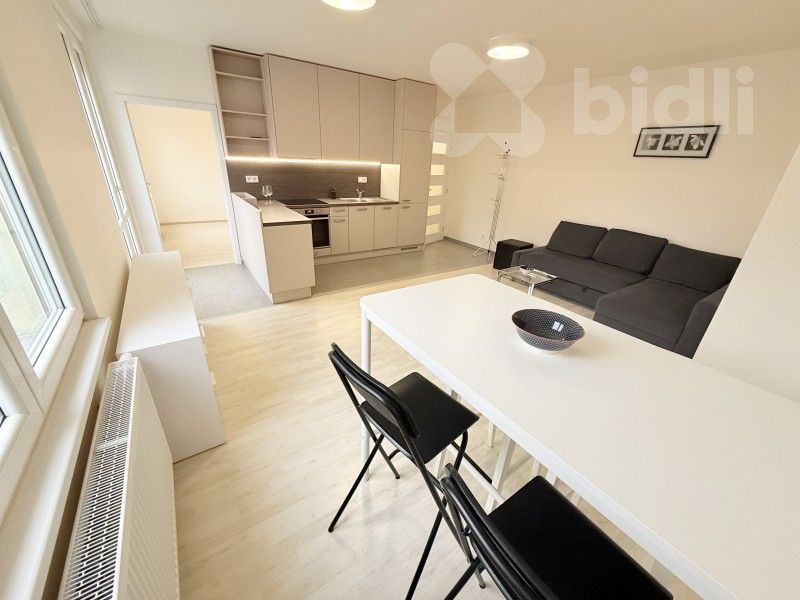 3+kk, Na okraji, Praha, 62 m²