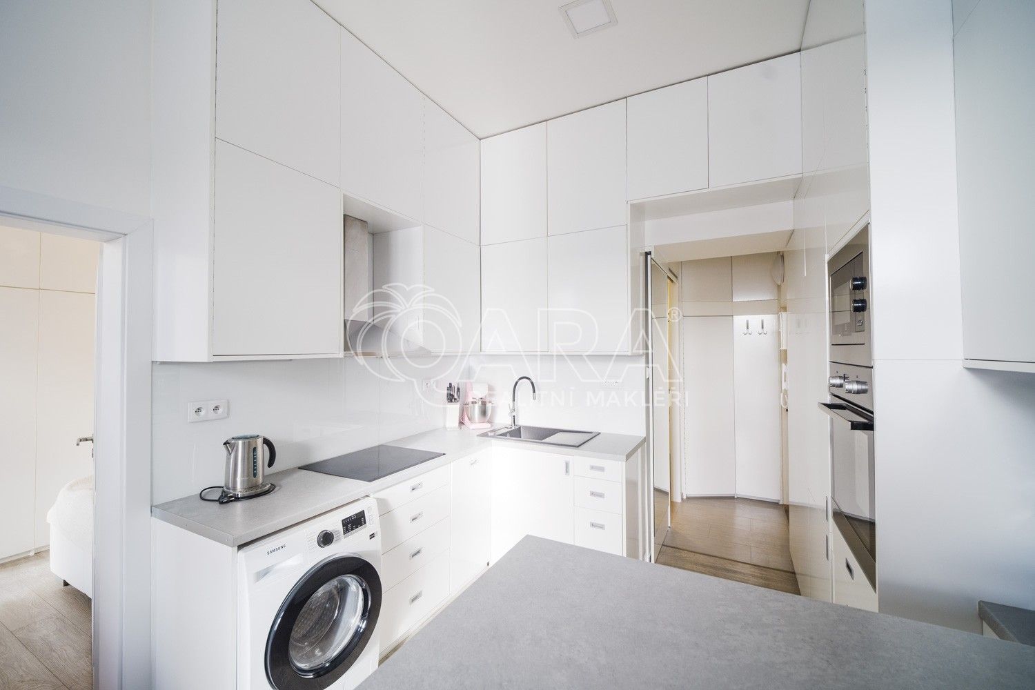 Pronájem byt 2+kk - Českomoravská, Praha, 37 m²