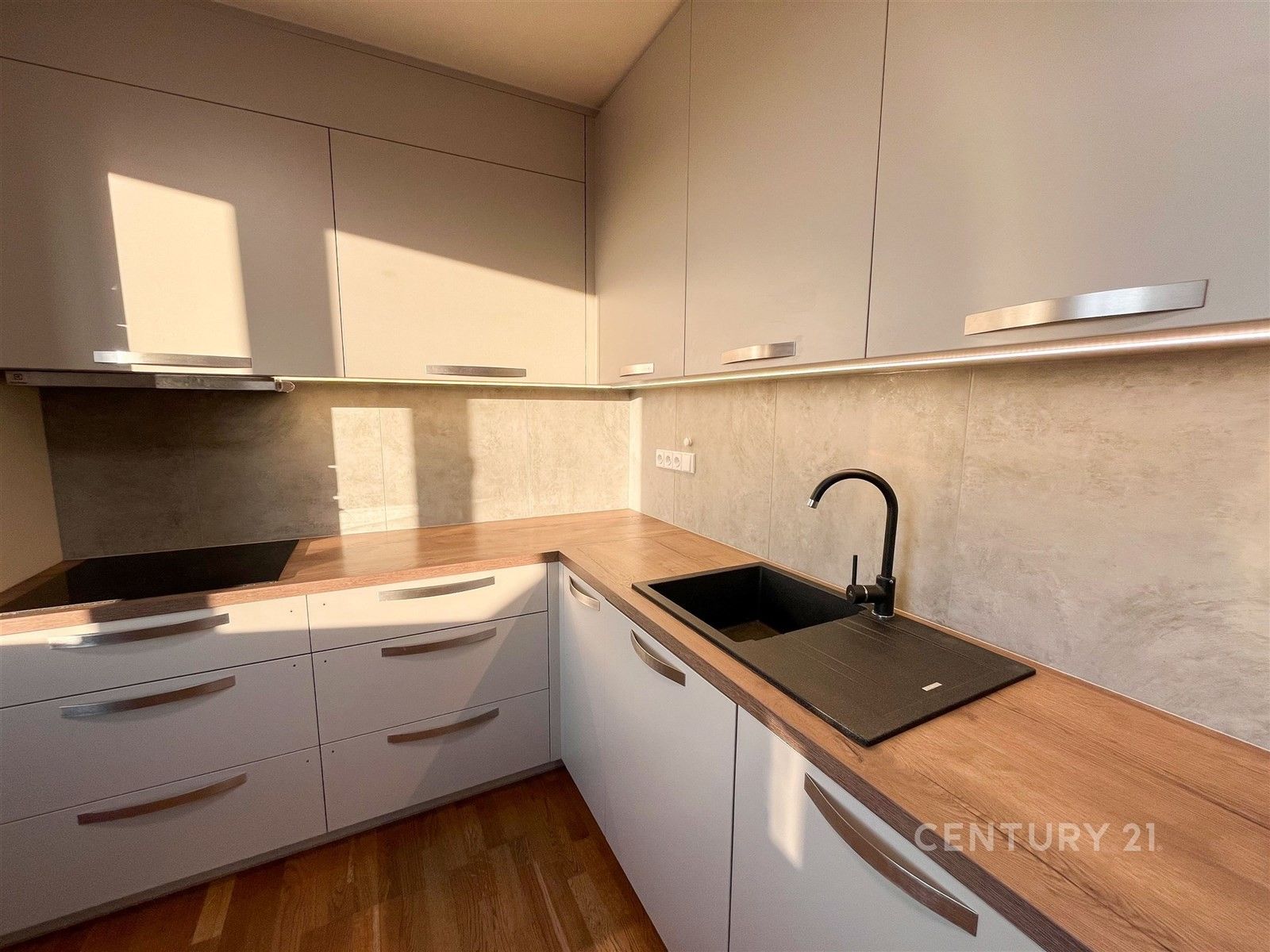 Pronájem byt 3+kk - Praha Sobín, 76 m² - 5