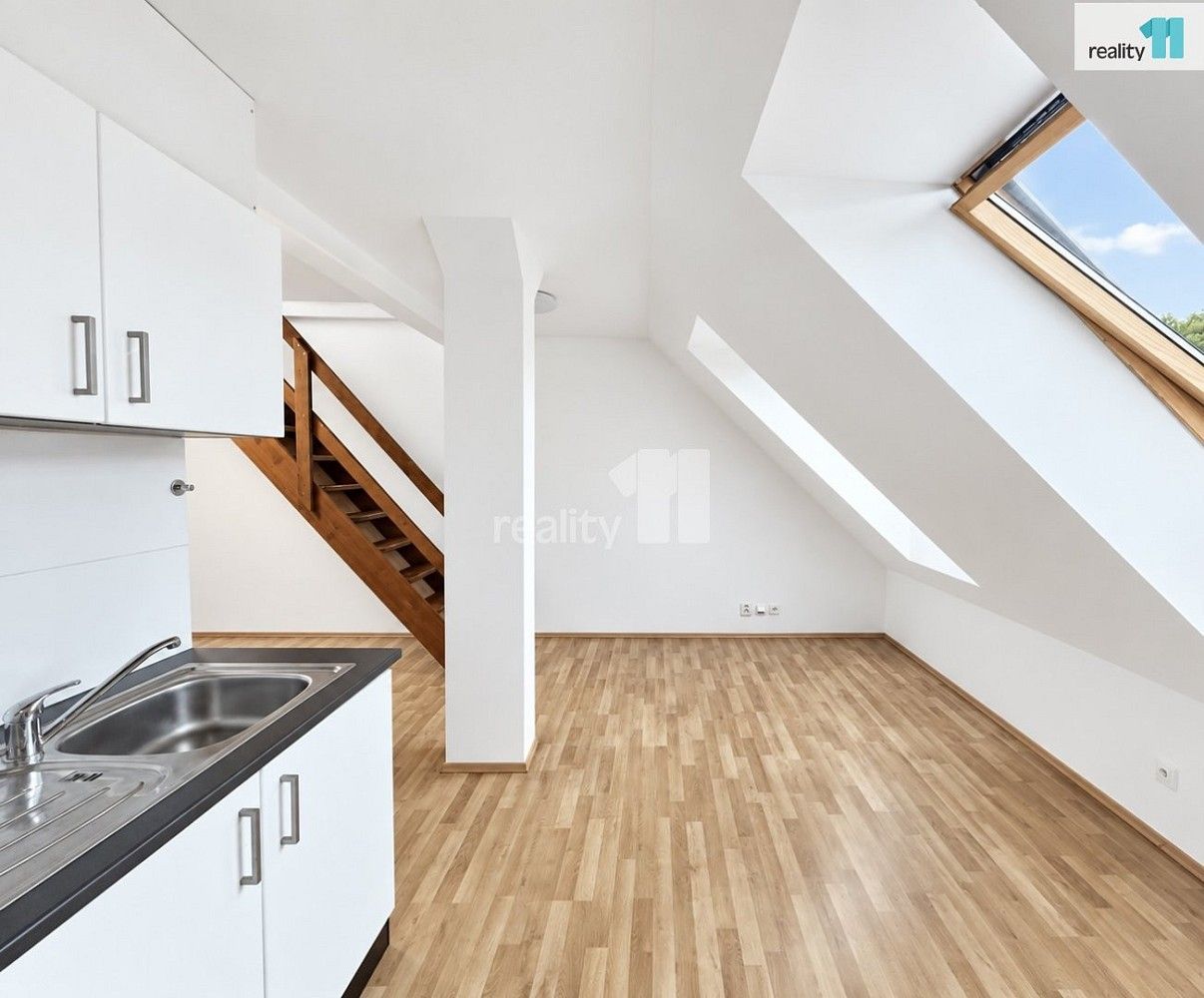 Pronájem byt 3+kk - Praha - Hrdlořezy, okres Praha 9, Hlavní město Praha, 75 m² - 5