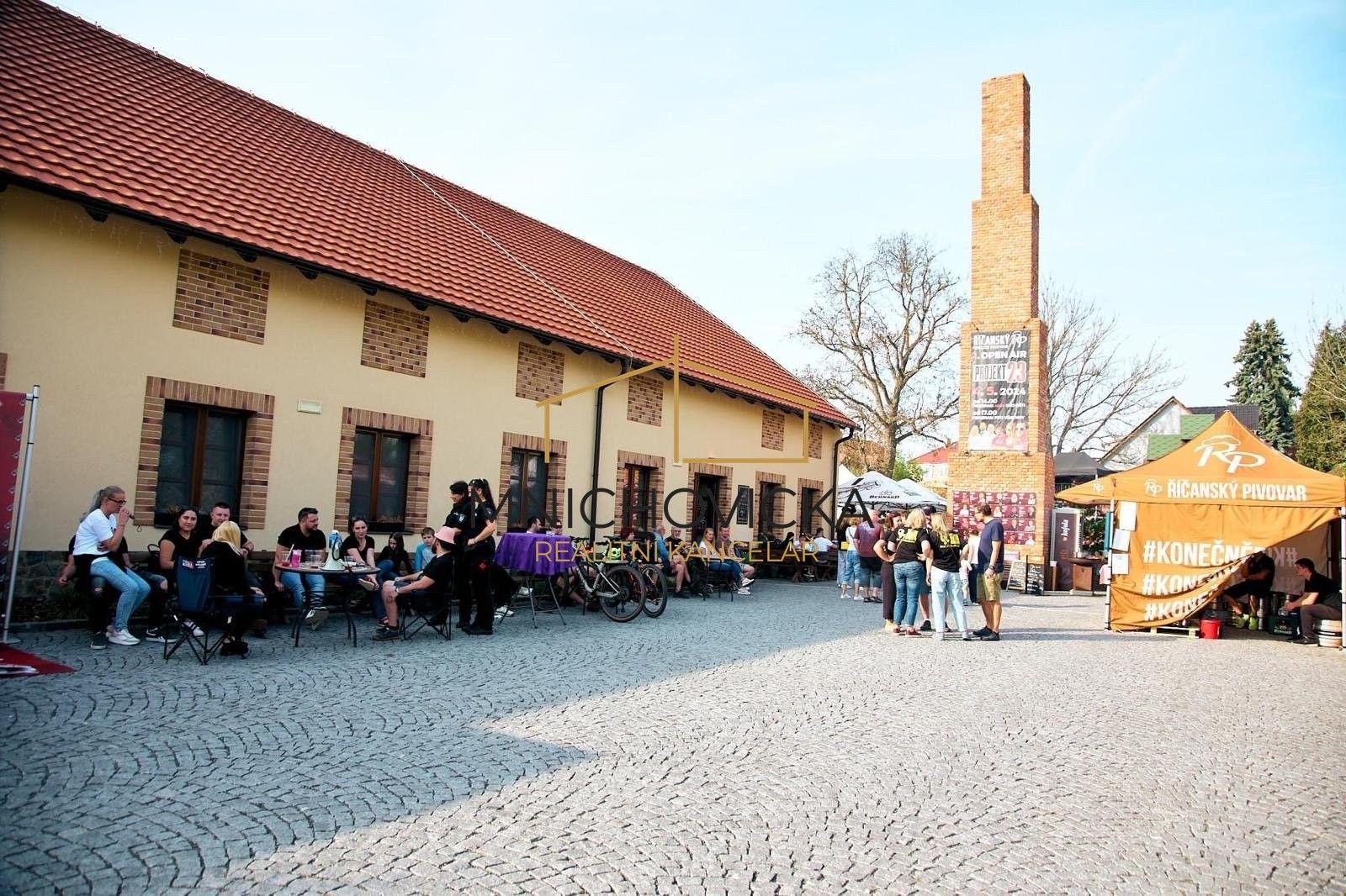 Restaurace, Olivova, Říčany, 909 m²