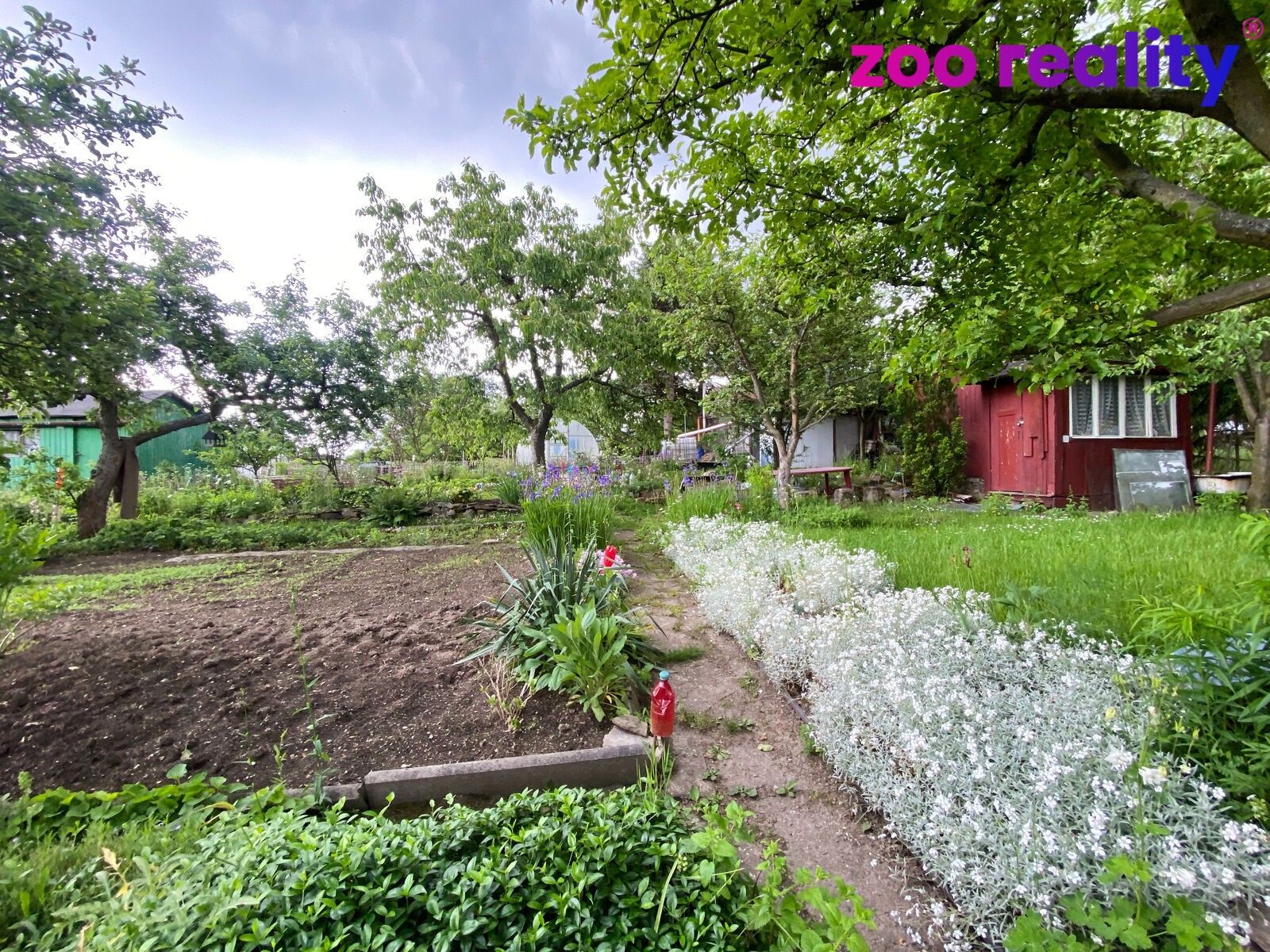 Zahrady, Chomutov, 400 m²