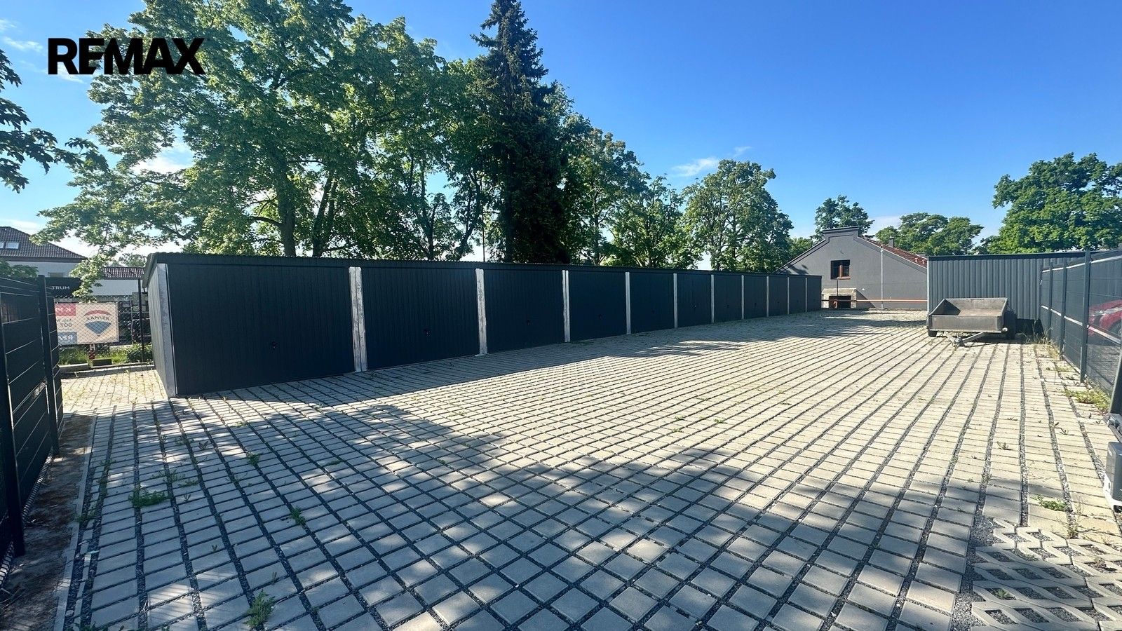 Garáže, Rakouská , Milovice Mladá, 18 m² - 2