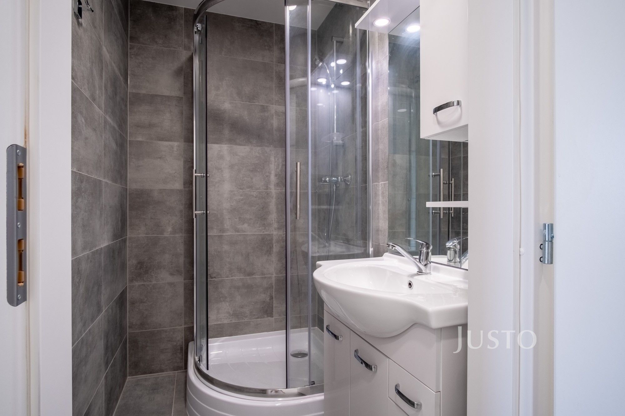 Pronájem byt 2+kk - Na Komořsku 2173, Praha, 43 m²